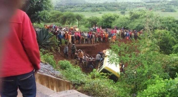 شينخوا: مقتل 31 شخصا جراء سقوط حافلة مدرسية في واد بشمال تنزانيا