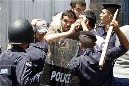 الميادين: إشتباكات بمدينة معان الاردنية ومحتجين إغلقوا ميدان لتلهوني