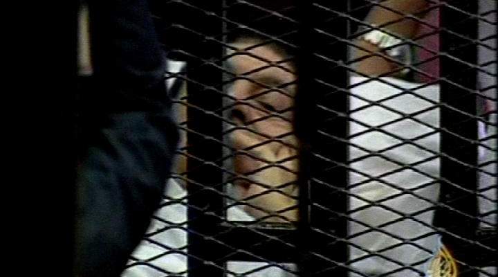 محكمة مصرية: إعادة محاكمة مبارك بقضية ما يعرف بـ&quot;هدايا مؤسسة الأهرام&quot;