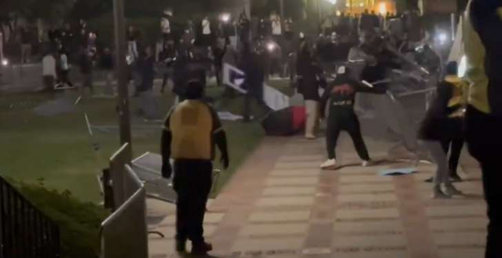 صحيفة لطلاب جامعة كاليفورنيا: أنصار إسرائيل استخدموا العنف لتفريق احتجاج مؤيد للفلسطينيين
