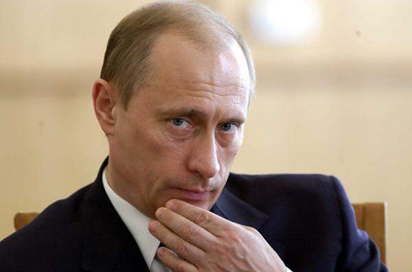 بوتين خفض راتبه ورواتب عشرة من كبار المسؤولين في روسيا بنسبة 10 بالمئة