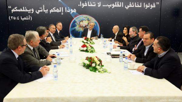 الشرق الاوسط:وفد من القوات سيجول على القوى السياسية لطلب التصويت لجعجع