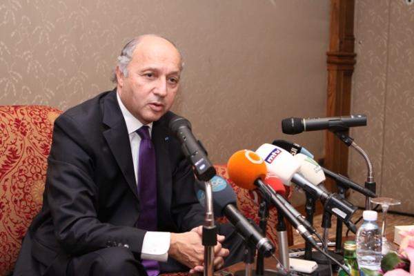 فابيوس:وزراء الخارجية المشاركون بإجتماع باريس يدعون لتمديد الهدنة بغزة