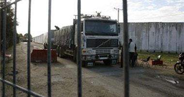 إدخال بضائع ووقود لقطاع غزة عبر كرم أبو سالم