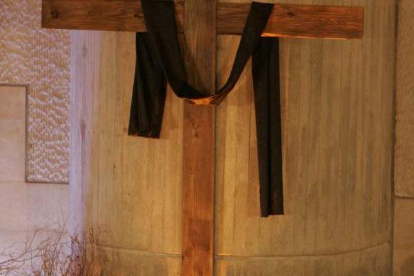إحياء رتبة سجدة الصليب ودفن المسيح في كنائس كسروان الفتوح من دون المؤمنين