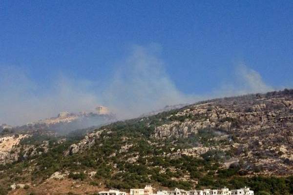 حريق في احد احراج منطقة درعون حريصا والدفاع المدني يعمل على إخماده