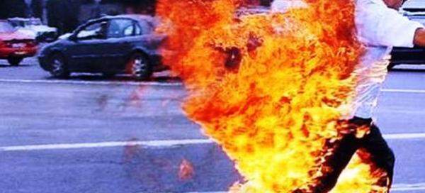 مقتل شاب مغربي أحرق نفسه احتجاجا على مصادرة عربته لنقل المسافرين