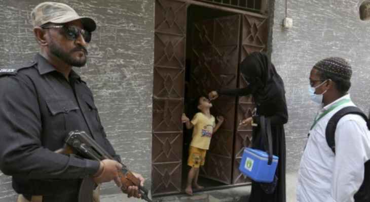مسلحون قتلوا جنديا يحرس فريق تلقيح ضد شلل الأطفال في باكستان