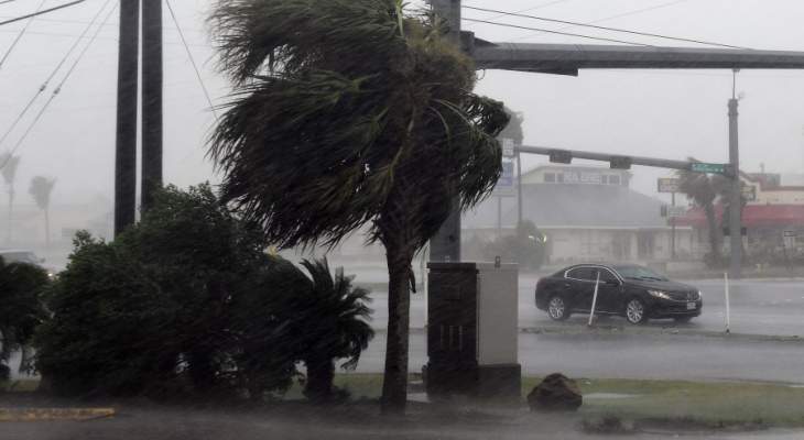 الأرصاد الجوية الأميركية: الاعصار هارفي اجتاح سواحل تكساس