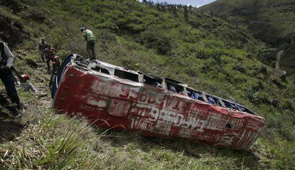 مقتل 13 شخصا اثر سقوط حافلة في جنوب غرب كولومبيا