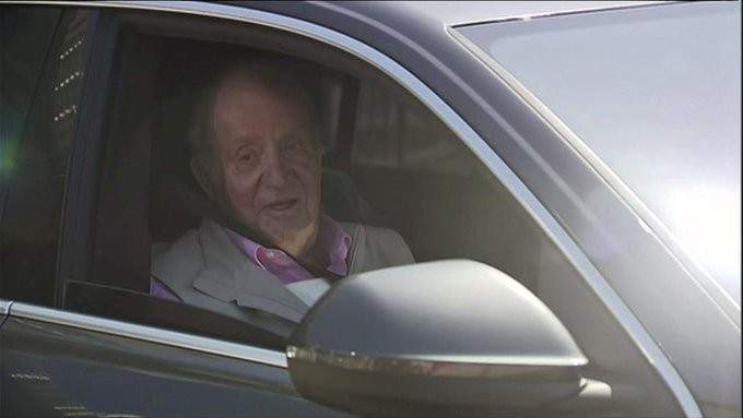 ملك إسبانيا السابق يغادر المستشفى بعد خضوعه لجراحة بالقلب