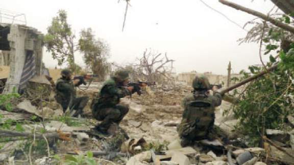 النشرة: الجيش السوري يصبح على بعد امتار من معقل المسلحين بريف اللاذقية
