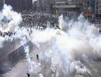 اشتداد المواجهات بين المتظاهرين والشرطة التركية في ميدان تقسيم