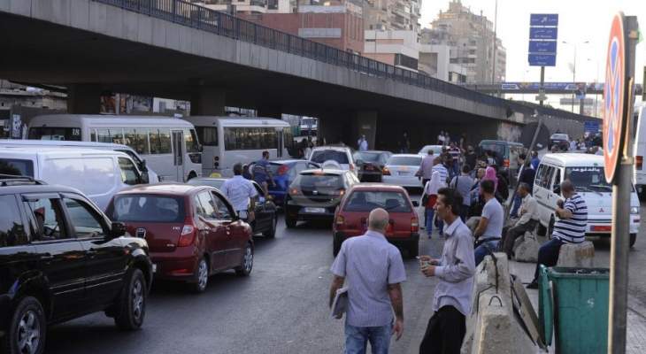 اتحاد النقل البري ينظم اعتصاما أمام مصلحة تسجيل السيارات في الدكوانة
