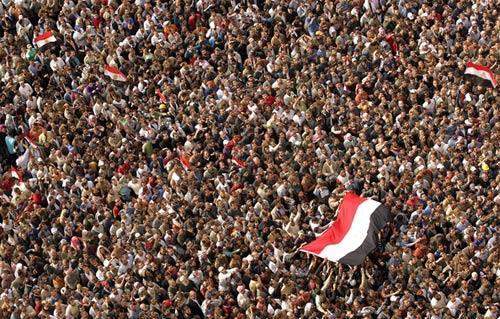 وصول مسيرات للمعارضة المصرية إلى قصر الإتحادية للمطالبة بتنحي الرئيس