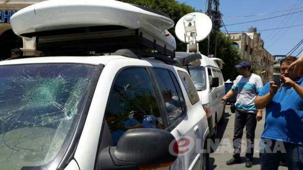 تعرض صحافيين للاعتداء من معتصمين خرجوا من مسجد بلال بن رباح في عبرا