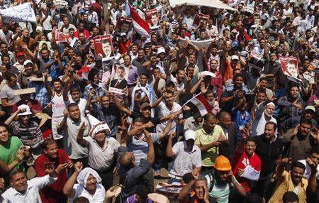 التلفزيون المصري عن مصدر: لا قتلى في الاشتباكات بين الجيش ومؤيدي مرسي