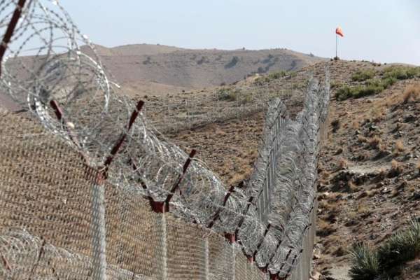 "طالبان": أفغانستان لن تسمح بإقامة سياج حدودي على الحدود مع باكستان