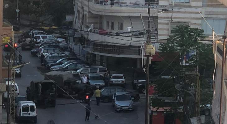 النشرة: قوة من الجيش تلاحق محتجين كانوا يحاولون قطع الطريق بفرن الشباك