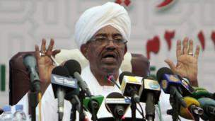 الرئيس السوداني يعين رئيسا جديدا لهيئة الأركان