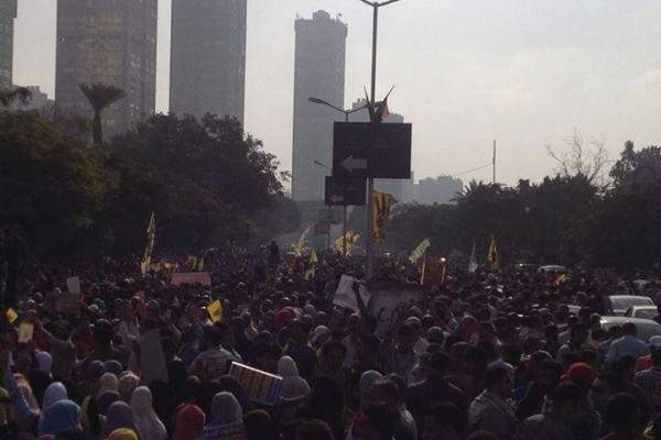 اشتباكات بين أنصار مرسي والأمن المصري أمام محكمة الزقازيق
