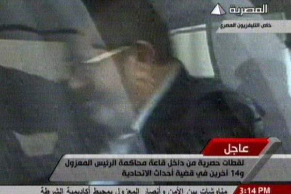 &quot;الحياة&quot;: مرسي غاب عن جلسة محاكمته بعد توصية أمنية بعدم نقله من سجنه 