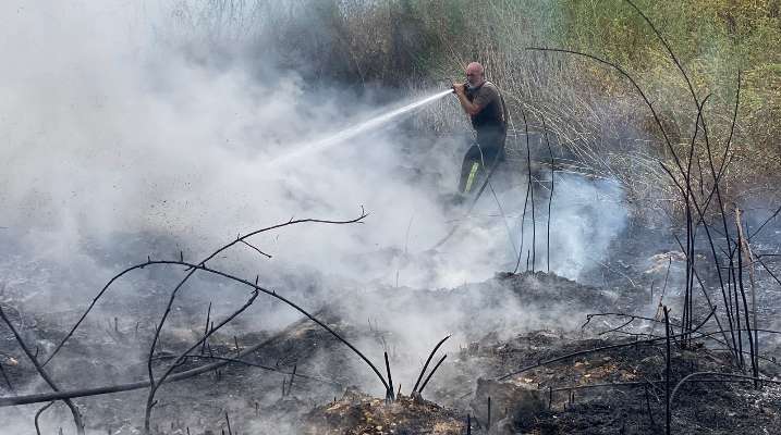 الدفاع المدني: إخماد 3 حرائق أعشاب وأشجار إثر قصف إسرائيلي استهدف رامية وحولا وكفركلا
