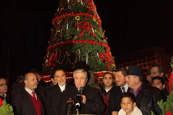 إضاءة شجرة الميلاد في ساحة الشهداء بحضور محافظ مدينة بيروت 