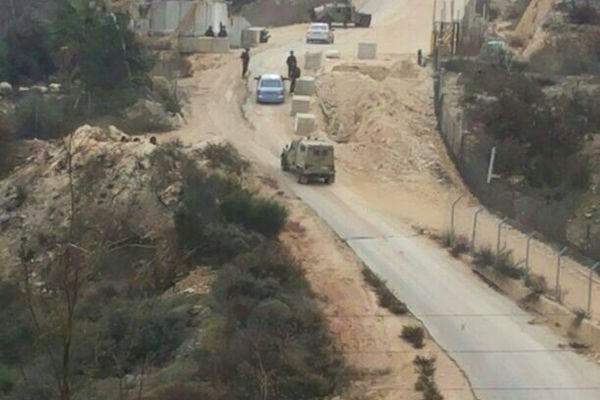 النشرة: دوريات مؤللة للجيش الاسرائيلي بمحاذاة السياج الحدودي