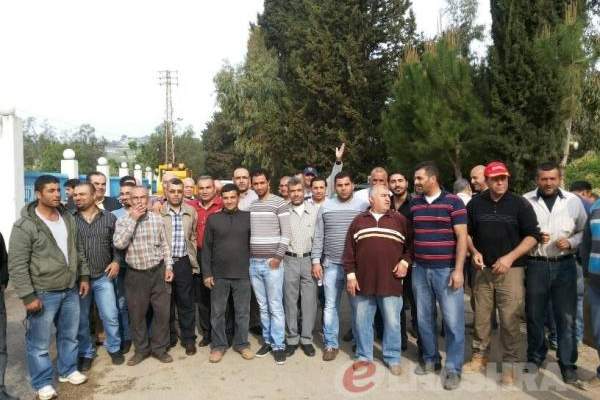 النشرة:عمال مصلحة لبنان الجنوبي اعتصموا مطالبين بإدخالهم لملاك المؤسسة