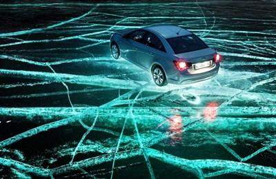 سيارة ترقص على الجليد !