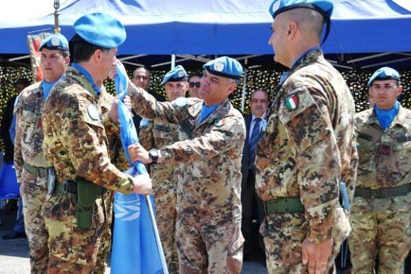 منح أوسمة الأمم المتحدة لحفظ السلام لعناصر الوحدة الإيطالية باليونيفيل