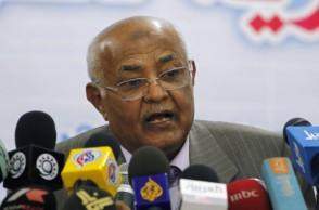 رئيس الحكومة اليمنية محمد سالم باسندوه يقدم استقالته من منصبه
