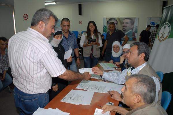 اقبال كثيف للنازحين السوريين إلى مركز أمن عام طرابلس لتسوية أوضاعهم