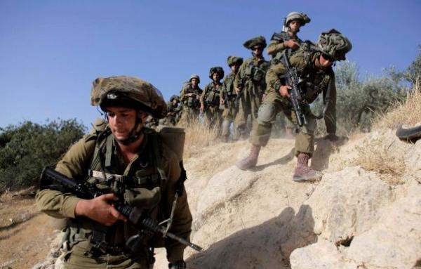 النشرة: الجيش الاسرائيلي يتوغل في أراضي الفلسطينيين وسط قطاع غزة