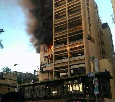 النشرة: اصابة احد العاملين بفندق دي روي بالتفجير الانتحاري داخل الفندق