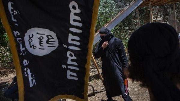 صاندي تايمز: تنظيم داعش يتعرض لضربات موجعة في آخر مواقعه بشمال أفريقيا