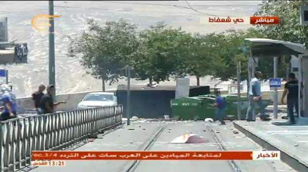 القوات الاسرائيلية تطلق الغاز المسيل للدموع على الفلسطينيين بحي شعفاط