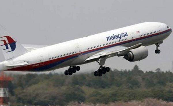 تسليم أقارب ركاب الطائرة الماليزية المفقودة تقريرا رسميا حول الحادثة