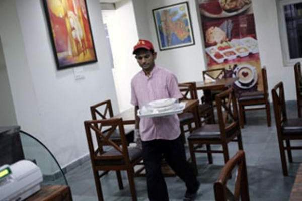 مطعم بالهند يديره سجناء