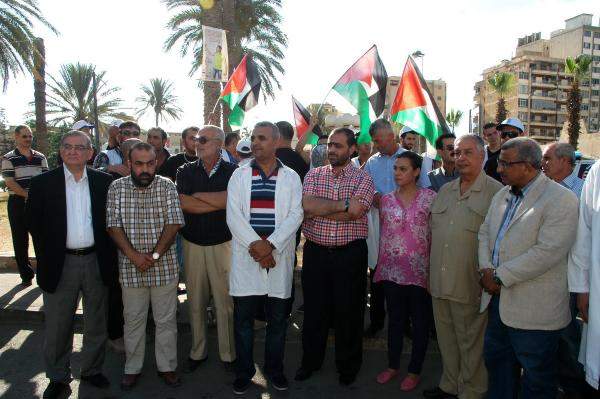 النشرة: وقفة تضامنية للأطباء والممرضين في صيدا مع غزة 