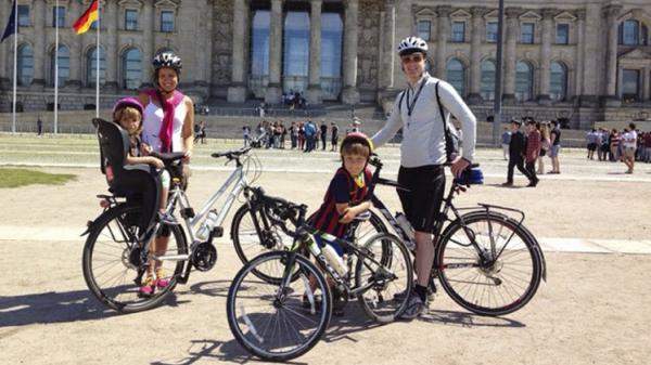 طفل في السابعة من عمره يسافر من السويد إلى ألمانيا على دراجته الهوائية