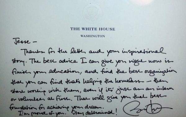 طالب أميركي يعرض رسالة بخط أوباما للبيع بـ9.5 ألف دولار