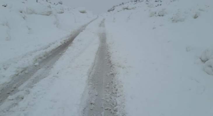الثلوج قطعت طريق الشوف كفريا وتساقطت على 1200 متر