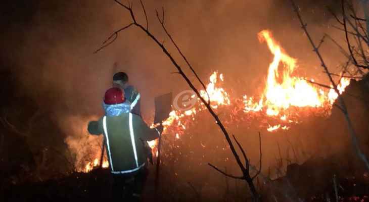 "النشرة": الدفاع المدني يعمل على إخماد حريق أشجار وأعشاب في جرود بلدة بوارج- زحلة