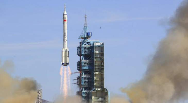 الصين تطلق بعثة مأهولة من ثلاثة رواد فضاء بينهم امرأة لبناء محطة فضاء