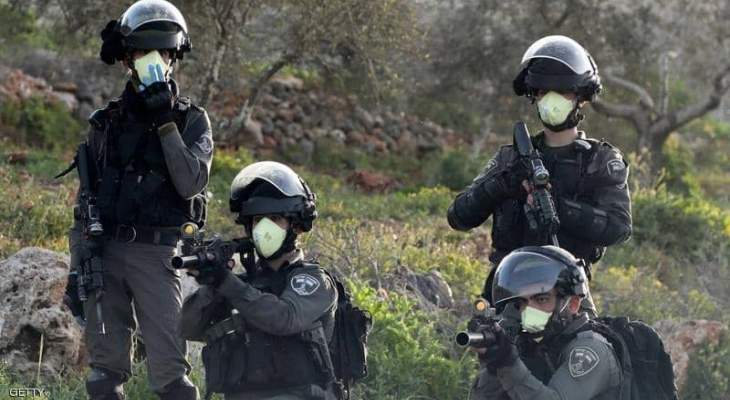 الجيش الإسرائيلي أطلق النار على فلسطينيَين بزعم محاولتهما تنفيذ عملية طعن بشرق رام الله