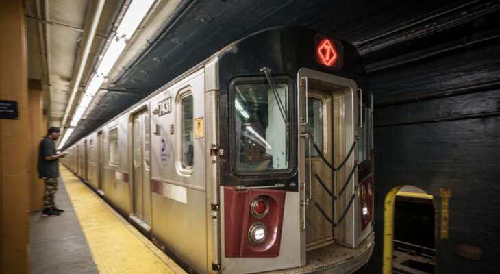 مقتل فتاة وجرح 5 آخرين في إطلاق نار داخل مترو الأنفاق في نيويورك