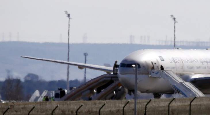 طائرة سعودية تهبط اضطراريا بمطار القاهرة بعد اصابة احد الركاب بوعكة صحية