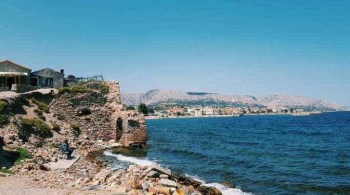 مقتل ثلاث شقيقات صغيرات في غرق مركب للمهاجرين قرب جزيرة خيوس اليونانية